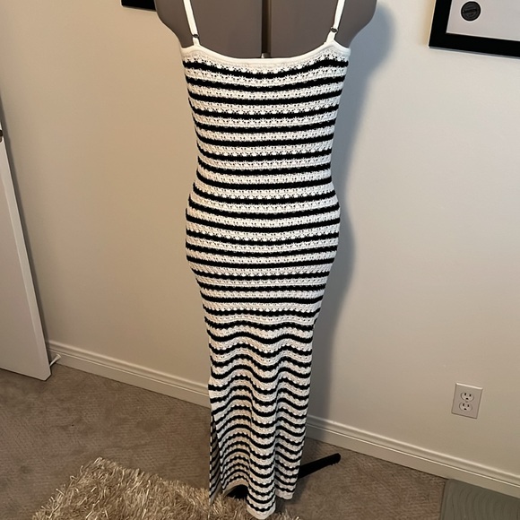 Crochet black-and-white dress - Picture 4 of 9
